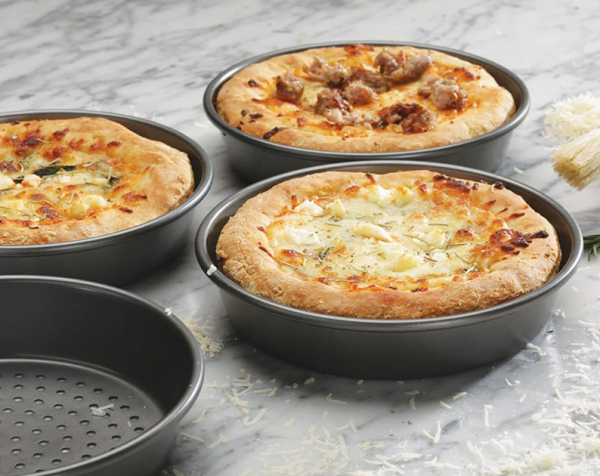 Perforated Mini-Deep Dish Pizza Pan Set, 7 Inch (4pcs) For Sale - Image 3